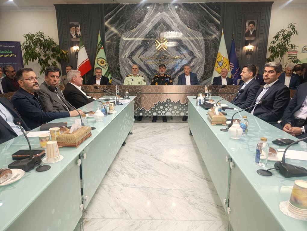 نشست صمیمانه با کارآفرینان و فعالان اقتصادی کشور / سردار رادان : فعالان اقتصادی؛ افسران و سنگربانان جنگ اقتصادی/ رونمایی از تألیفات علمی و پژوهشی پلیس امنیت اقتصادی فراجا