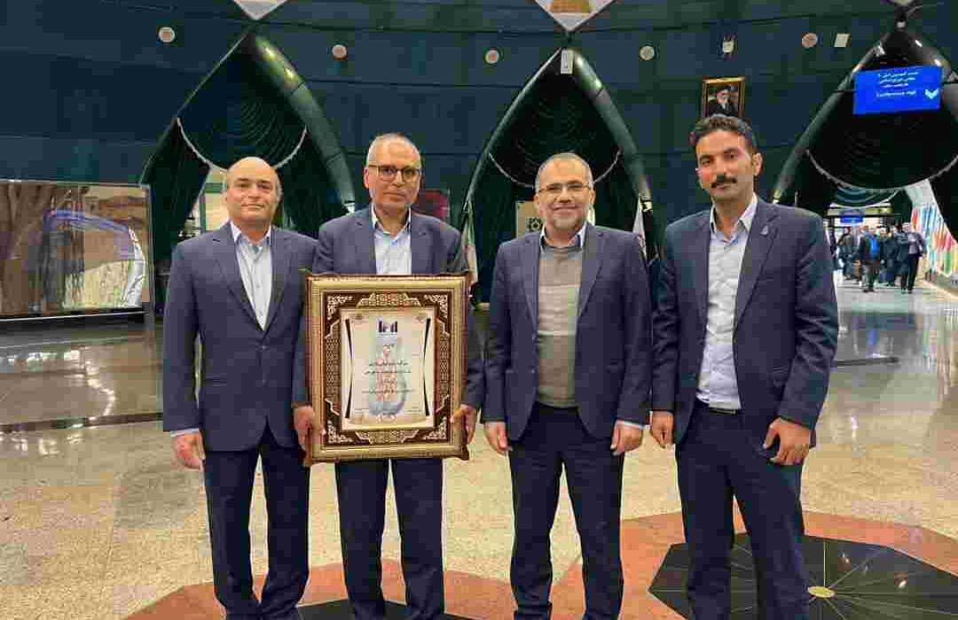 در همایش شرکتهای برتر ایران1401 -بیست و پنجمین سال رتبهبندی (IMI-100) شرکت پتروشیمی پارس موفق به اخذ رتبه اول از نظر بهره وری کل عوامل در گروه فرآورده های نفتی شد در همایش شرکتهای برتر ایران1401 -بیست و پنجمین سال رتبهبندی (IMI-100) شرکت پتروشیمی پارس موفق به اخذ رتبه اول از نظر بهره وری کل عوامل در گروه فرآورده های نفتی شد