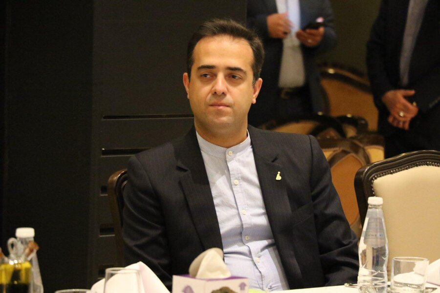 کارشناس بازار سرمایه  : بانک‌های متخلف نرخ سود را به ۲۴ درصد رسانده‌اند/ سود غیرقانونی، علاوه بر بورس تولید را هم تخریب می‌کند