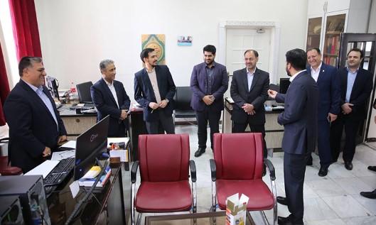بازدید عضو هیات مدیره و معاون منابع انسانی از اداره کل روابط عمومی بانک ملی ایران بازدید عضو هیات مدیره و معاون منابع انسانی از اداره کل روابط عمومی بانک ملی ایران