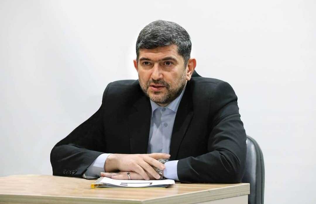 رییس هیأت مدیره انجمن کشتیرانی و خدمات وابسته ایران با اشاره به ۱۰ فرمان وزیر راه عنوان کرد: اتصال کریدورها به بنادر؛ عامل افزایش ۵۰ درصدی ترافیک کالا و کانتینر در بنادر / نیاز به بازاریابی خاص برای بنادر کشور رییس هیأت مدیره انجمن کشتیرانی و خدمات وابسته ایران با اشاره به ۱۰ فرمان وزیر راه عنوان کرد: اتصال کریدورها به بنادر؛ عامل افزایش ۵۰ درصدی ترافیک کالا و کانتینر در بنادر / نیاز به بازاریابی خاص برای بنادر کشور