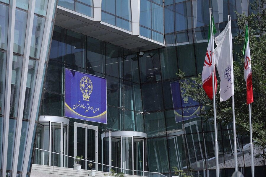 طی جلسه معاملاتی امروز بورس تهران اتفاق افتاد گروه خودرو در صدر تالار شیشهای طی جلسه معاملاتی امروز بورس تهران اتفاق افتاد گروه خودرو در صدر تالار شیشهای