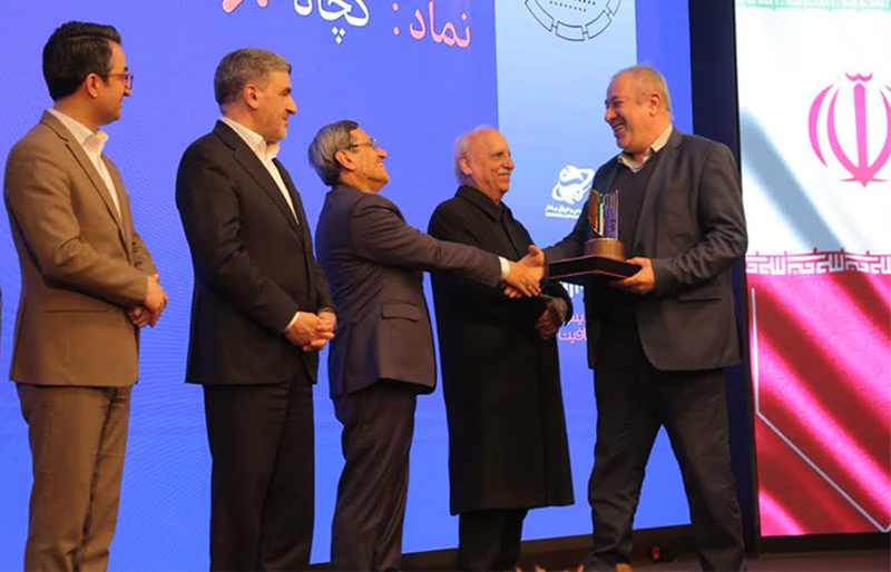 در مراسمی با حضور مسئولان ارشد سازمان بورس تندیس شفافیت بازار سرمایه به چادرملو رسید در مراسمی با حضور مسئولان ارشد سازمان بورس تندیس شفافیت بازار سرمایه به چادرملو رسید