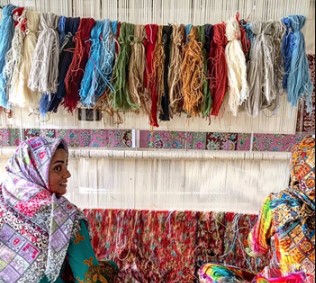 افتتاح نخستین کارگاه قالی‌بافی روستای تمبکا در هامون با همکاری بانک اقتصادنوین