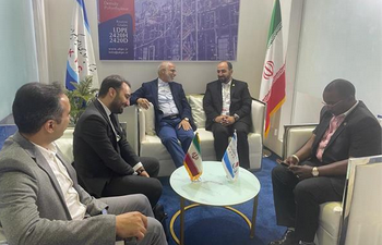 بازدید سفیر ایران در کنیا از غرفه پتروشیمی امیرکبیر