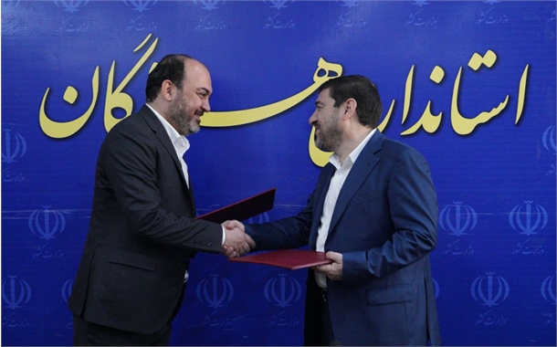 با حضور مدیرعامل سازمان بنادر و استاندار هرمزگان؛ دو توافقنامه تخصیص و تحویل اراضی بندر شهید حقانی و اجرای طرح جامع بندر هرمز به امضا رسید