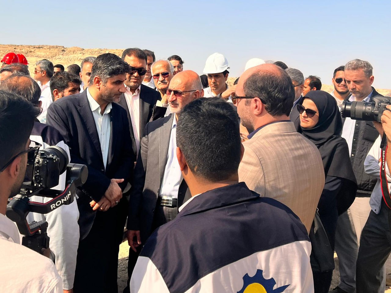 رئیس هیات عامل ایمیدرو از تاسیسات انتقال آب خلیج فارس دیدن کرد رئیس هیات عامل ایمیدرو از تاسیسات انتقال آب خلیج فارس دیدن کرد