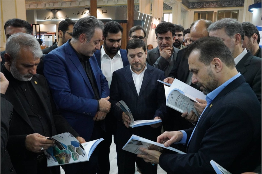 رونمایی از فصلنامه علمی-تخصصی خدمات دریایی و بندری با حضور مدیرعامل سازمان بنادر/ معرفی نرمافزار مدیریت هوشمند ترمینال کانتینری رونمایی از فصلنامه علمی-تخصصی خدمات دریایی و بندری با حضور مدیرعامل سازمان بنادر/ معرفی نرمافزار مدیریت هوشمند ترمینال کانتینری