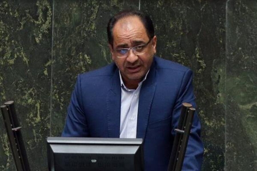 یک عضو کمیسیون صنایع و معادن مجلس مطرح کرد؛ عرضه خودرو در بورس کالا واسطه و دلالها را حذف کرد یک عضو کمیسیون صنایع و معادن مجلس مطرح کرد؛ عرضه خودرو در بورس کالا واسطه و دلالها را حذف کرد