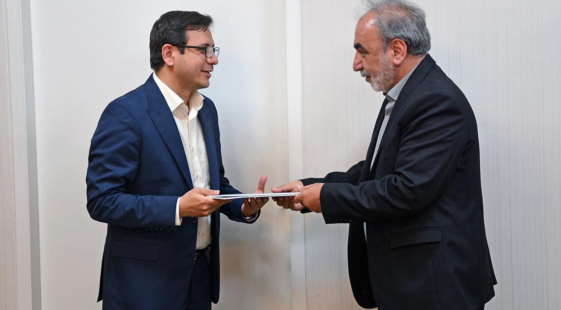سرپرست جدید شرکت داروسازی اکسیر معرفی شد سامان غلامی به عنوان سرپرست جدید کارخانجات داروسازی اکسیر معرفی شد سرپرست جدید شرکت داروسازی اکسیر معرفی شد سامان غلامی به عنوان سرپرست جدید کارخانجات داروسازی اکسیر معرفی شد