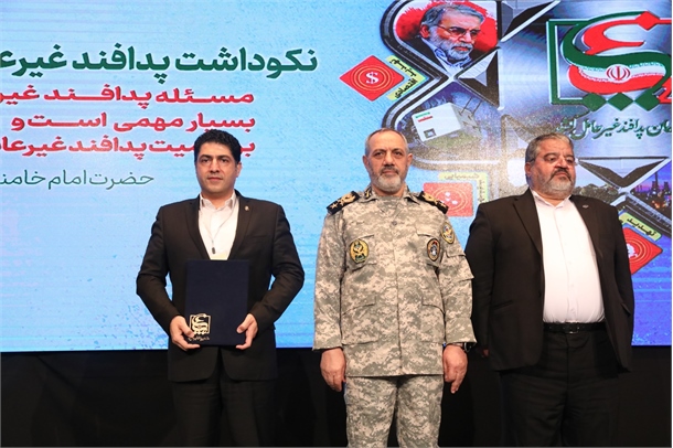 تقدیر از سازمان بنادر و دریانوردی در نهمین همایش ملی پدافند غیرعامل تقدیر از سازمان بنادر و دریانوردی در نهمین همایش ملی پدافند غیرعامل