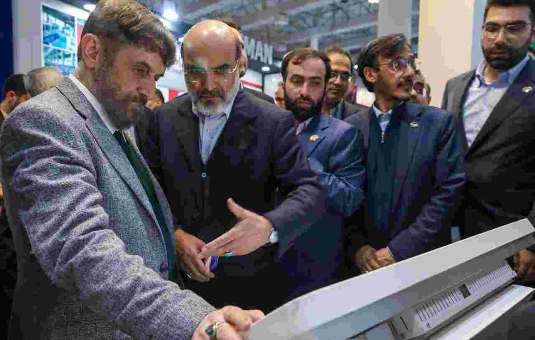 دکتر آقامحمدی: ترسیم نقشه راه جدید برای پتروشیمی کشور ضروری است/علی عسکری فرصتی بزرگ برای مجموعههای دانش بنیان و تحول در صنعت پتروشیمی است دکتر آقامحمدی: ترسیم نقشه راه جدید برای پتروشیمی کشور ضروری است/علی عسکری فرصتی بزرگ برای مجموعههای دانش بنیان و تحول در صنعت پتروشیمی است