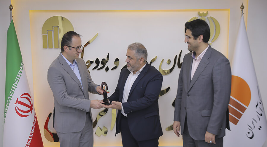 اخذ نشان اهتمام به کیفیت آمارهای رسمی توسط سازمان بورس اخذ نشان اهتمام به کیفیت آمارهای رسمی توسط سازمان بورس