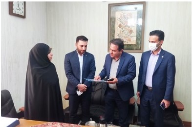 تقدیر نماینده مجلس شورای اسلامی از کارکنان شعبه عدل قزوین تقدیر نماینده مجلس شورای اسلامی از کارکنان شعبه عدل قزوین