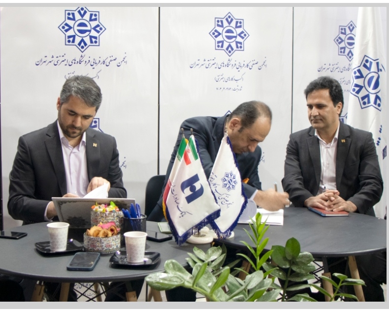 مدیرعامل بانک صنعت و معدن از انتخاب چرخه مدیریت بهره وری این بانک به عنوان الگوی مناسب و یکپارچه نظام مدیریت بهره وری در بانکهای دولتی خبرداد مدیرعامل بانک صنعت و معدن از انتخاب چرخه مدیریت بهره وری این بانک به عنوان الگوی مناسب و یکپارچه نظام مدیریت بهره وری در بانکهای دولتی خبرداد