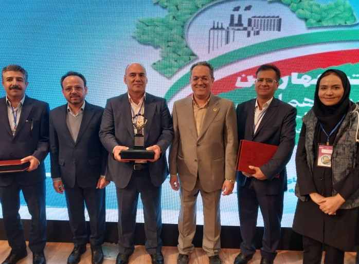 کسب تندیس ارزشمند سیمین صنعت سبز ایران توسط بیدبلند خلیج فارس کسب تندیس ارزشمند سیمین صنعت سبز ایران توسط بیدبلند خلیج فارس 