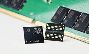 سامسونگ نخستین حافظههای رم 12 نانومتری DDR5 DRAM را توسعه میدهد سامسونگ نخستین حافظههای رم 12 نانومتری DDR5 DRAM را توسعه میدهد