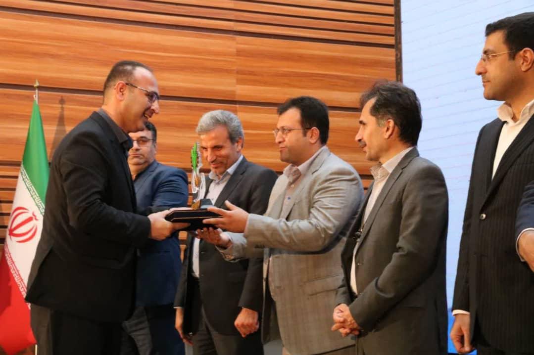 افتخاری دیگر برای آنتی بیوتیک سازی ایران دریافت لوح تقدیرو تندیس کیفیت برتر از انجمن غذا و داروی استان مازندران افتخاری دیگر برای آنتی بیوتیک سازی ایران دریافت لوح تقدیرو تندیس کیفیت برتر از انجمن غذا و داروی استان مازندران