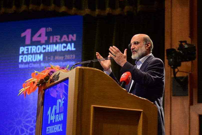 در چهاردهمین همایش بین‌المللی صنعت پتروشیمی ایران مطرح شد: دعوت دکتر عـلی‌عسـکری از صاحبان ایده و سرمایه برای تکمیل زنجیره ارزش و توسعه صنایع پایین دستی/پیش بینی سود ۱۳۵ همتی برای هلدینگ خلیج فارس