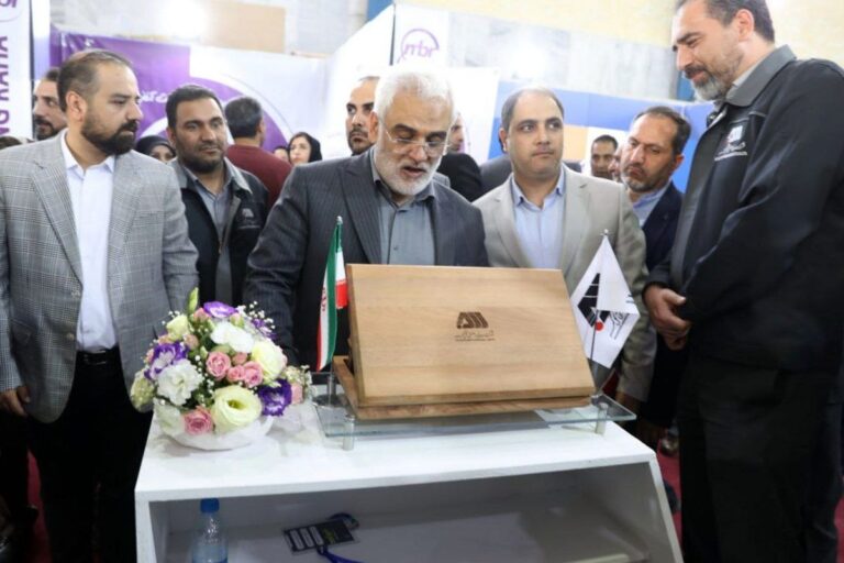 رئیس دانشگاه آزاد اسلامی: گلگهر در پیوند صنعت و دانشگاه اتفاقات خوبی رقم زدهاست رئیس دانشگاه آزاد اسلامی: گلگهر در پیوند صنعت و دانشگاه اتفاقات خوبی رقم زدهاست