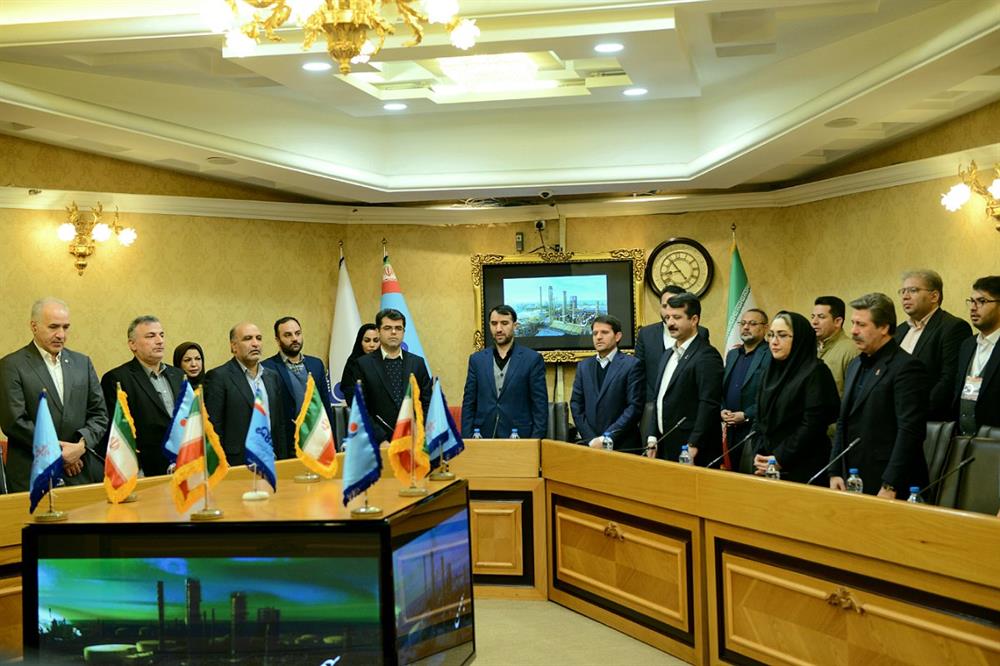 از سوی بنیاد مستضعفان انجام شد واگذاری ۶٠١ هزار تن سیمان رایگان برای بازسازی مناطق آسیب دیده از سیل و زلزله از سوی بنیاد مستضعفان انجام شد واگذاری ۶٠١ هزار تن سیمان رایگان برای بازسازی مناطق آسیب دیده از سیل و زلزله