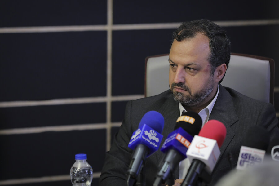 وزیر اقتصاد: در حال تهیه ماده واحده پیشنهادی برای تصحیح سازوکار قیمتگذاری دستوری هستیم وزیر اقتصاد: در حال تهیه ماده واحده پیشنهادی برای تصحیح سازوکار قیمتگذاری دستوری هستیم
