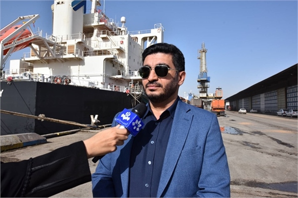 معاون دریایی سازمان بنادر در بازدید از بندر امام(ره) خبر داد: سفارش ساخت چند فروند شناور خدماتی برای پهلوگیری ایمن کشتی‌ها