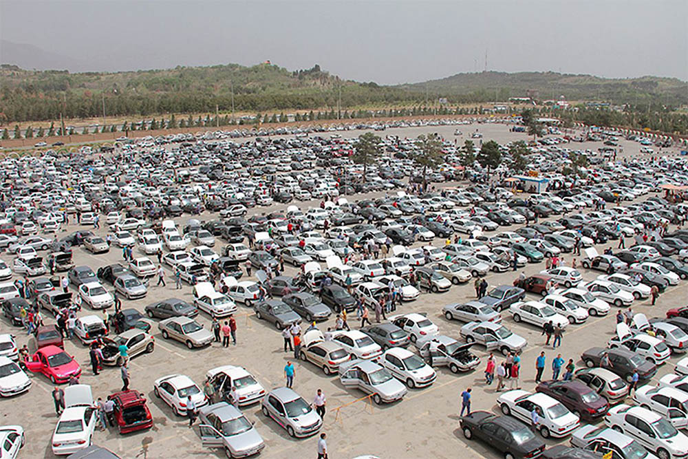 نایب‌رئیس کمیسیون بازار پول و سرمایه اتاق بازرگانی تهران توضیح داد عرضه خودرو در بورس کالا چه مزیت‌هایی دارد؟