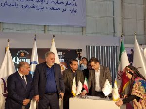 پیشنهاد رییس کل بانک مرکزی به رئیس جمهوری: از صادرکنندگانی که بیشترین ارز را به چرخه اقتصاد کشور بازگرداندهاند، تقدیر شود پیشنهاد رییس کل بانک مرکزی به رئیس جمهوری: از صادرکنندگانی که بیشترین ارز را به چرخه اقتصاد کشور بازگرداندهاند، تقدیر شود