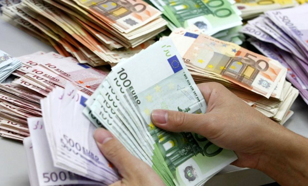 یک عضو هیات نمایندگان اتاق تهران مطرح کرد متغیرهای اقتصادی خود را با دستور دولت تنظیم نمی‌کنند