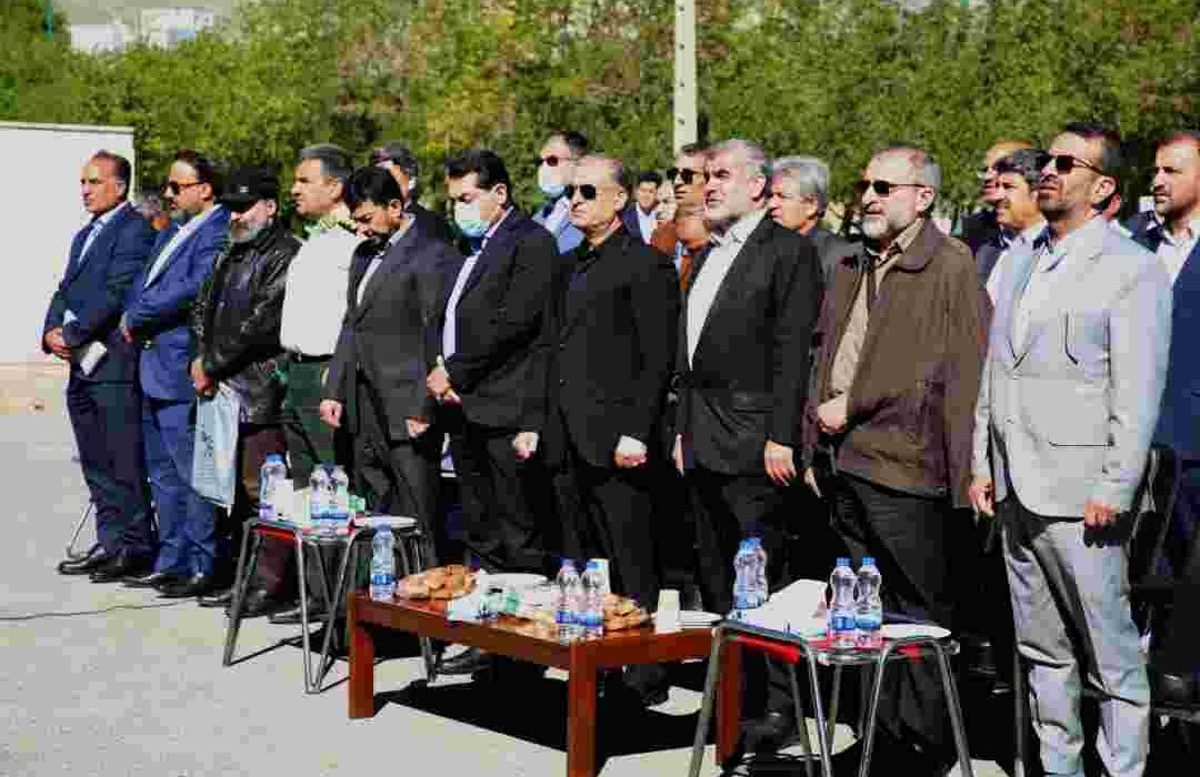 رهاورد بزرگ سفر رئیس جمهور به استان مرکزی، ساخت بیمارستان ۱۲۰ تخت خوابی شازند است؛ تحقق یکی دیگر از وعده های سفر هیات دولت به استان مرکزی
