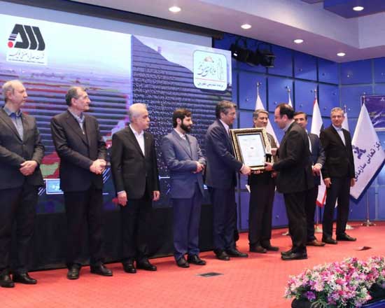 گلگهر موفق به کسب تندیس بلورین جایزه ملی تعالی سازمانی شد گلگهر موفق به کسب تندیس بلورین جایزه ملی تعالی سازمانی شد