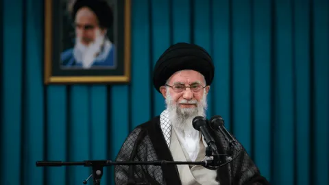 حضرت آیت‌الله العظمی خامنه‌ای رهبر معظم انقلاب اسلامی به شهادت رسیدند