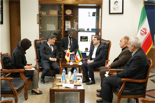 در بازدید از بندر شهیدرجایی عنوان شد: تاکید وزیر اقتصاد بر ۲۴ ساعته شدن فعالیت گمرک در بازدید از بندر شهیدرجایی عنوان شد: تاکید وزیر اقتصاد بر ۲۴ ساعته شدن فعالیت گمرک